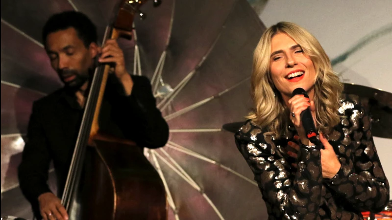 Sängerin Ania Jools Pop Lounge